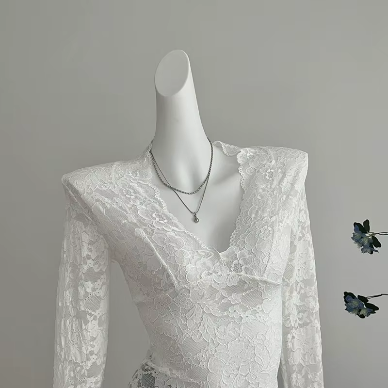 Printemps été mince dentelle culture hauts pour femmes blanc Sexy col en v transparent T-Shirts femme mode manches évasées fête en mousseline de soie Blouse