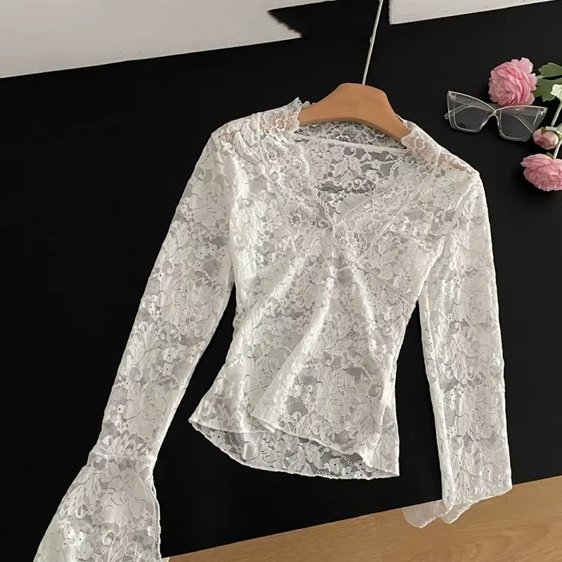 Printemps été mince dentelle culture hauts pour femmes blanc Sexy col en v transparent T-Shirts femme mode manches évasées fête en mousseline de soie Blouse