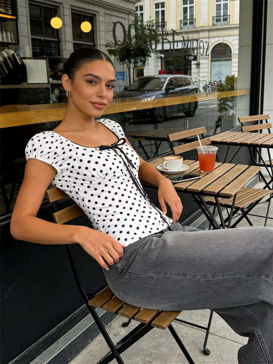 T-shirt manches courtes col carré pour femme