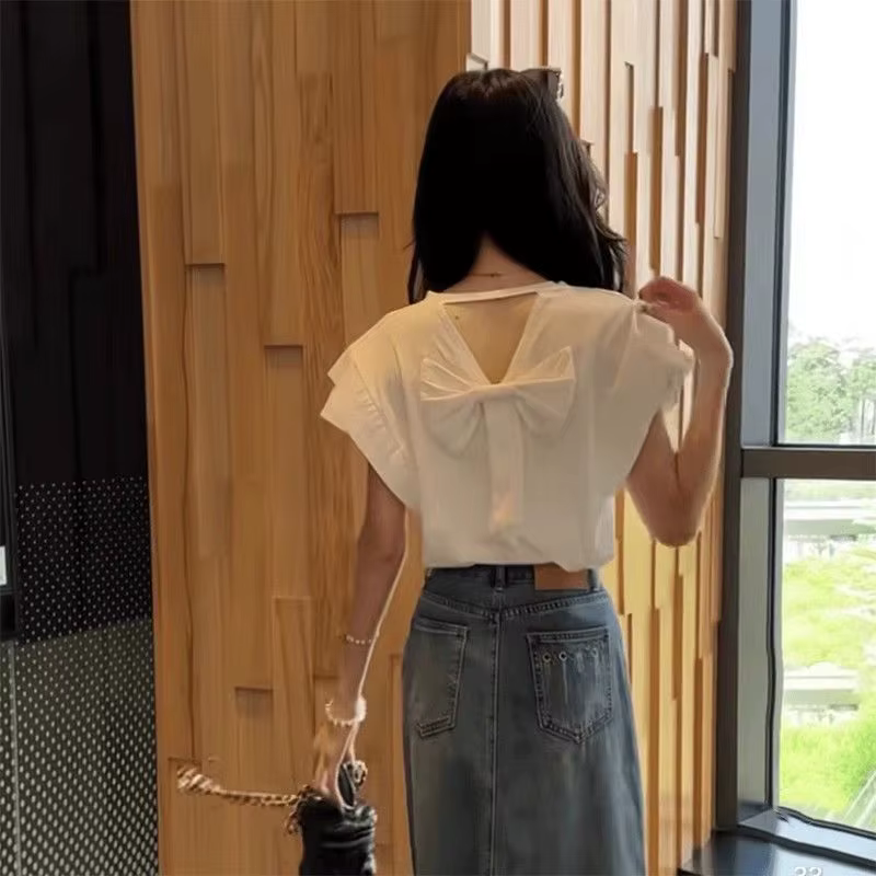 T-shirt français à manches bouffantes pour femmes, nouveau dos ajouré, chic, beau petit haut, été 2025