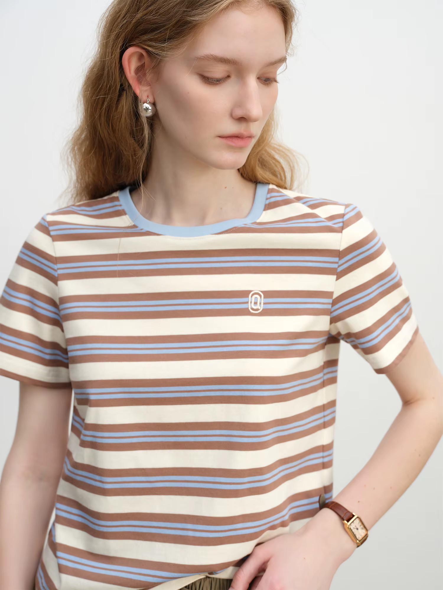 ZIQIAO T-shirt rayé à manches courtes pour femmes 2025 été nouveauté col rond ample Style rétro Chic haut 25ZQ92323