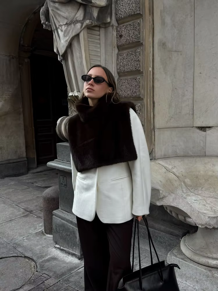 Gilets en fourrure à col roulé pour femmes