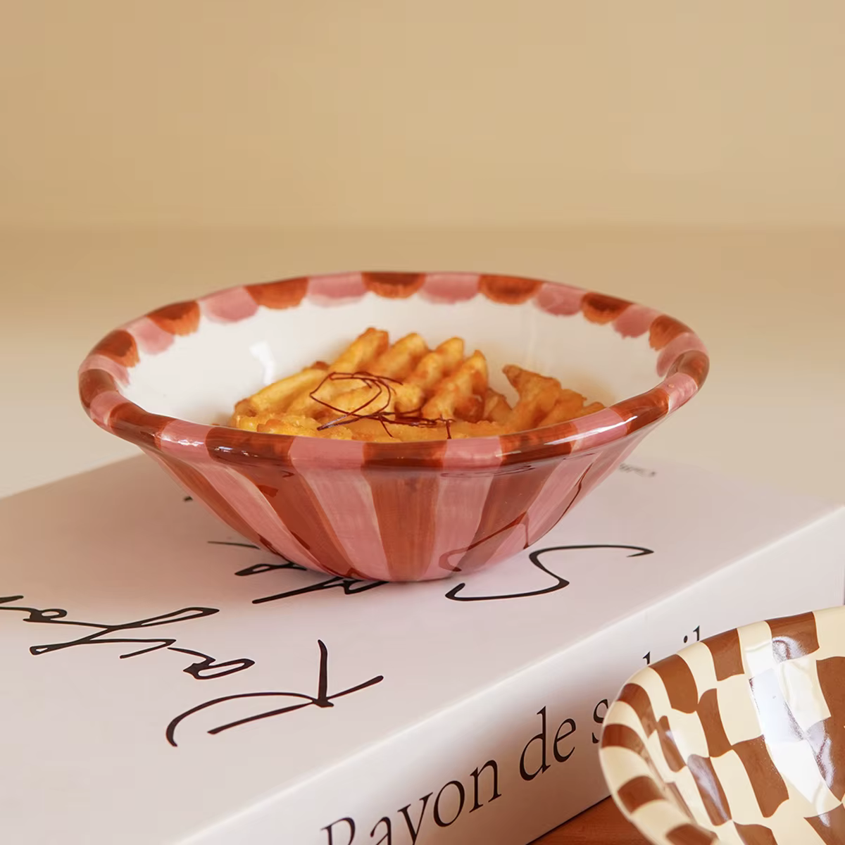 1 bol en céramique à rayures roses