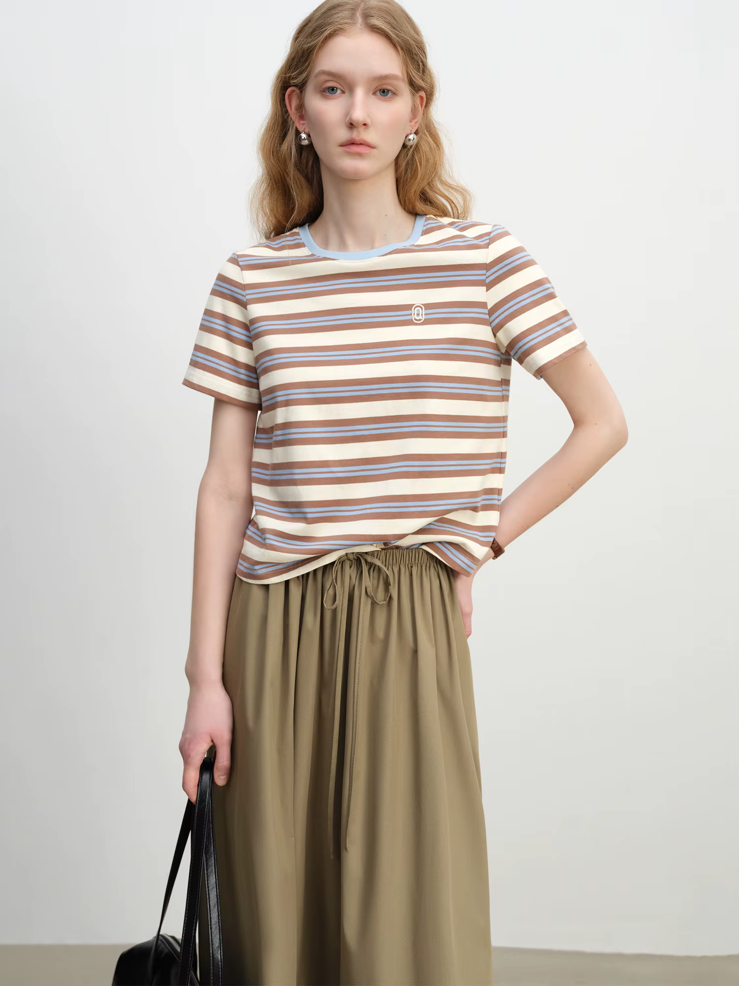 ZIQIAO T-shirt rayé à manches courtes pour femmes 2025 été nouveauté col rond ample Style rétro Chic haut 25ZQ92323