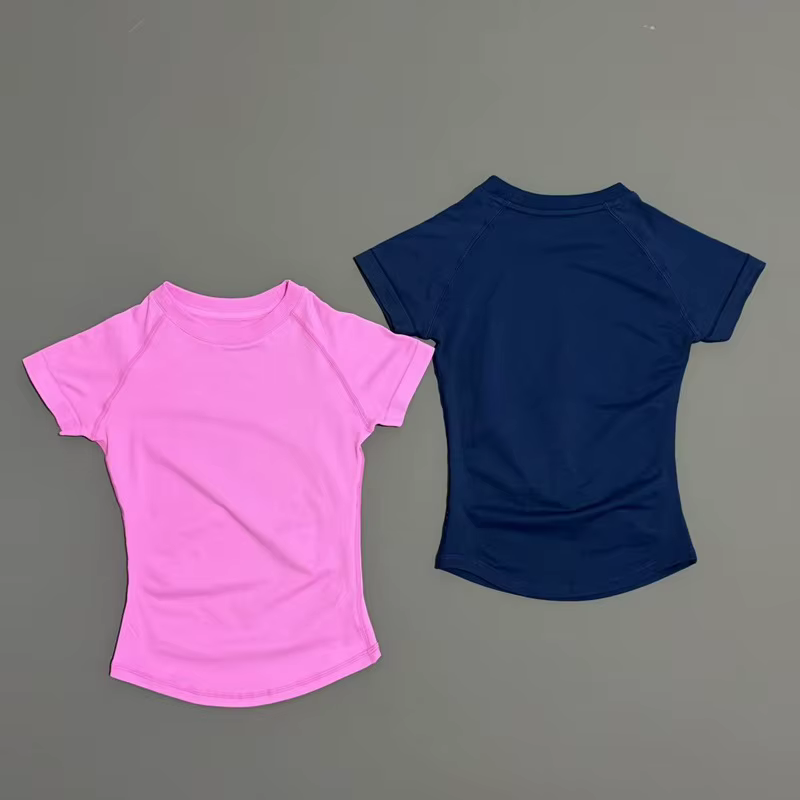 Haut de sport à manches courtes pour femme