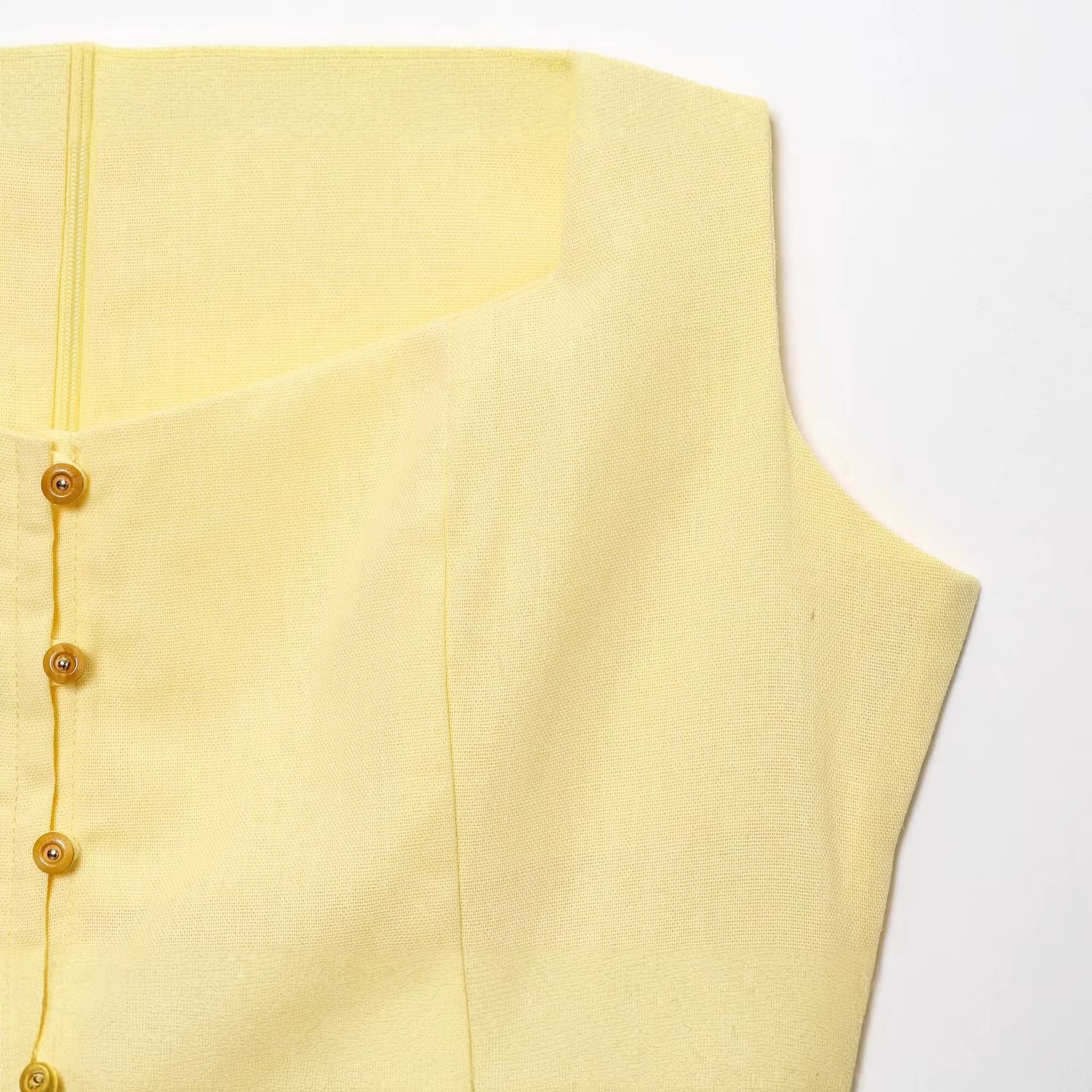 Robe longue élégante sans manches en lin uni à bouton unique