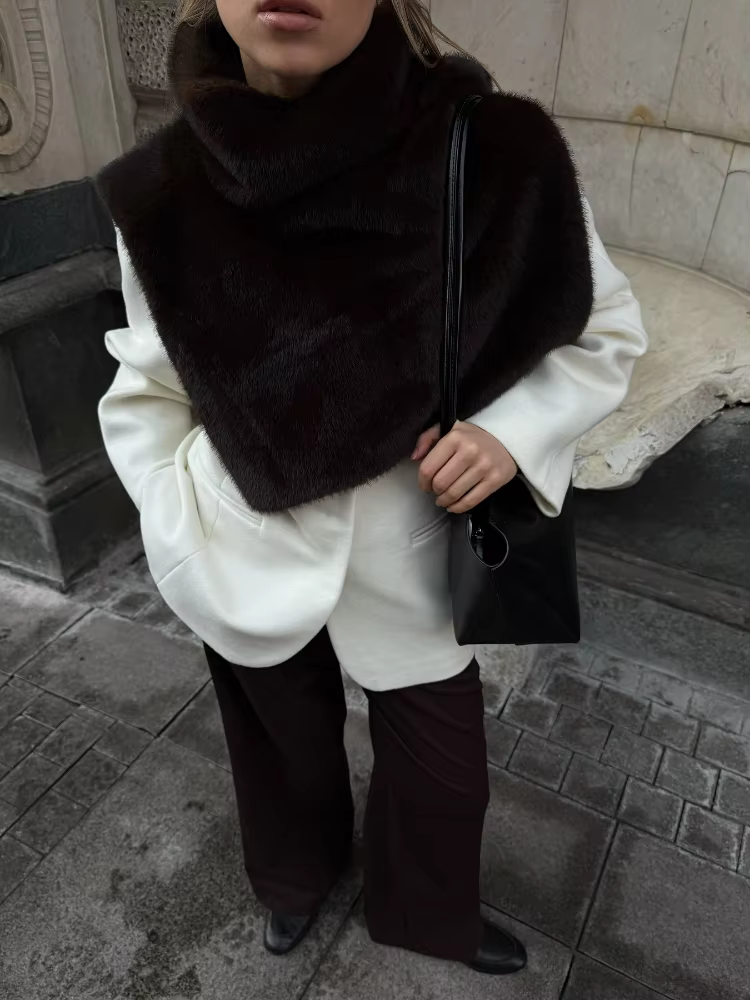 Gilets en fourrure à col roulé pour femmes
