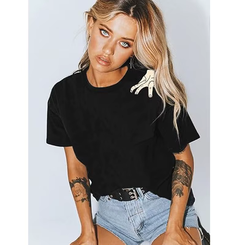 T-shirt graphique Addams pour femme