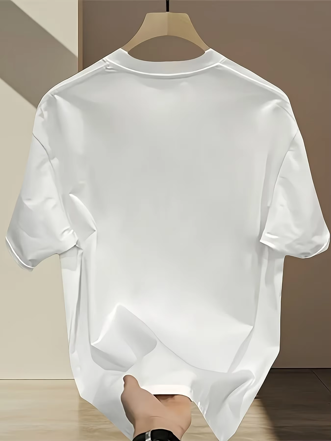 T-shirt pour homme 100% coton avec broderie florale délicate