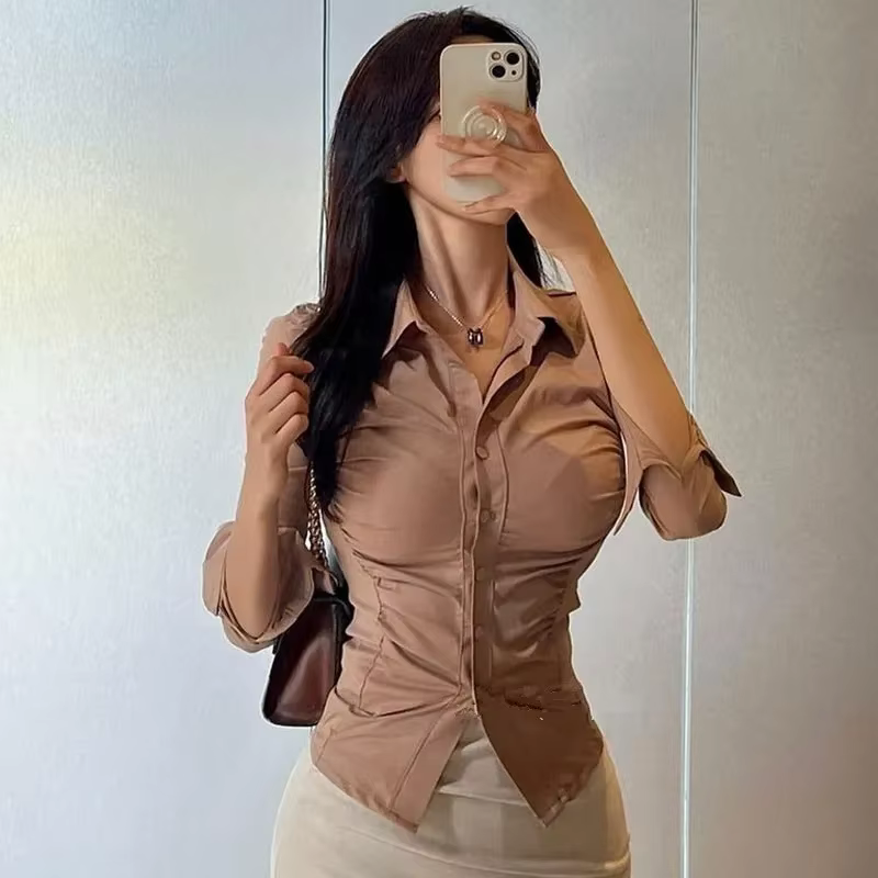 Chemise blanche moulante à manches longues pour femmes