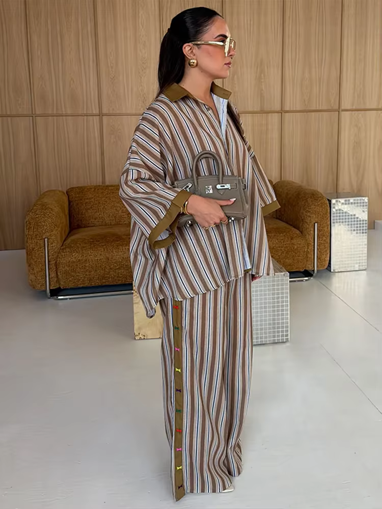 Ensemble chemise et pantalon à rayures