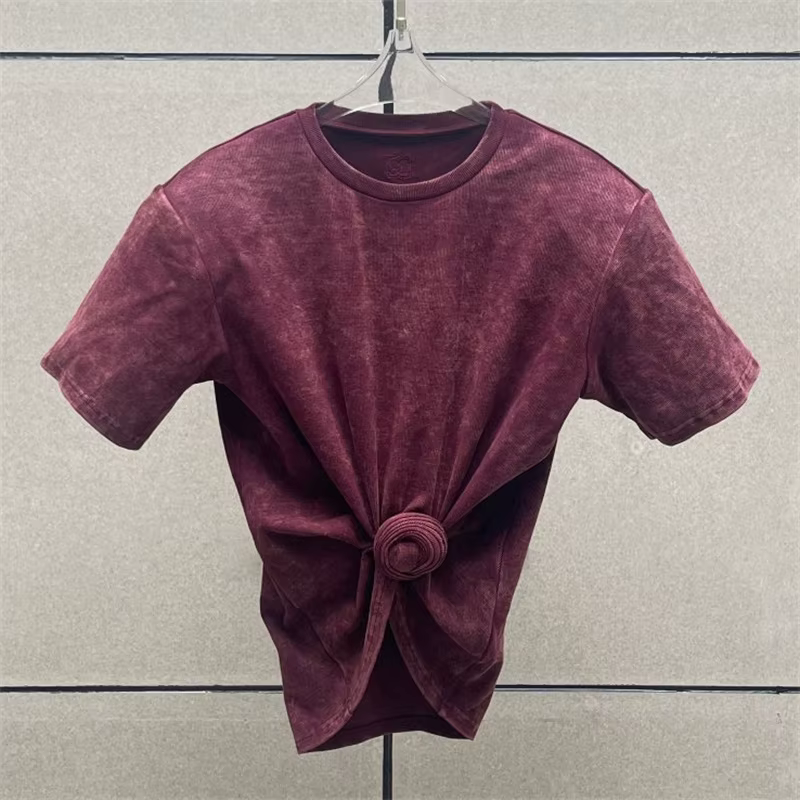 T-shirt femme nouveau haut tricoté élastique à manches courtes pour l'été 2025 épaulière coupe ajustée
