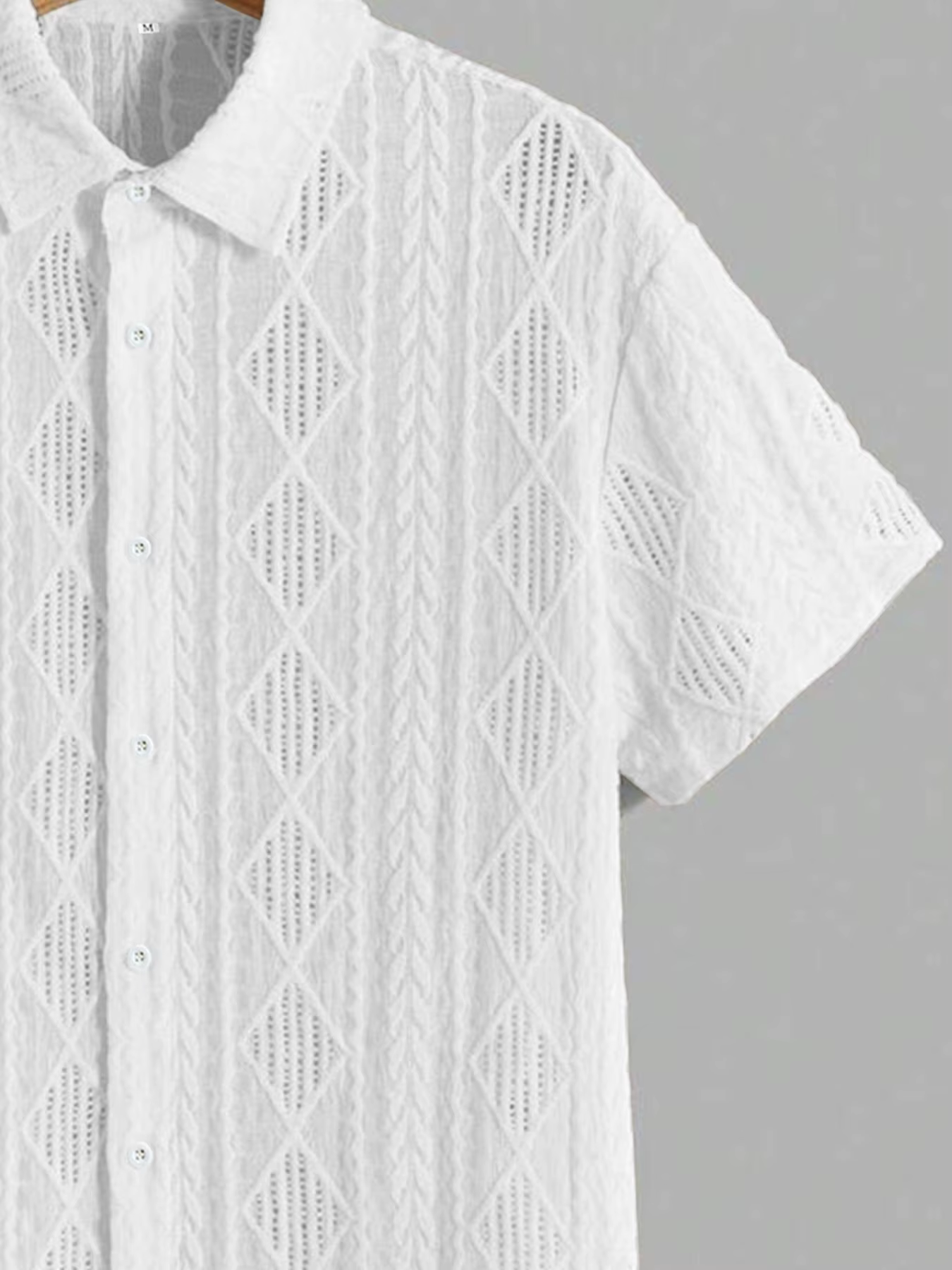 Chemise à manches courtes pour hommes, coupe slim, couleur unie, avec boutons, haut décontracté ajouré, adapté à la mode estivale et au quotidien.
