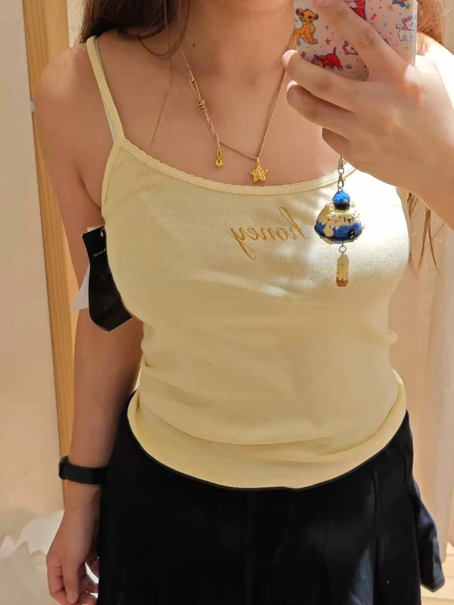 Haut court brodé de lettres jaunes pour femmes, garniture en dentelle, Camisole en coton, Slim, sans manches, vêtements doux et mignons, Style Preppy, débardeurs Y2K