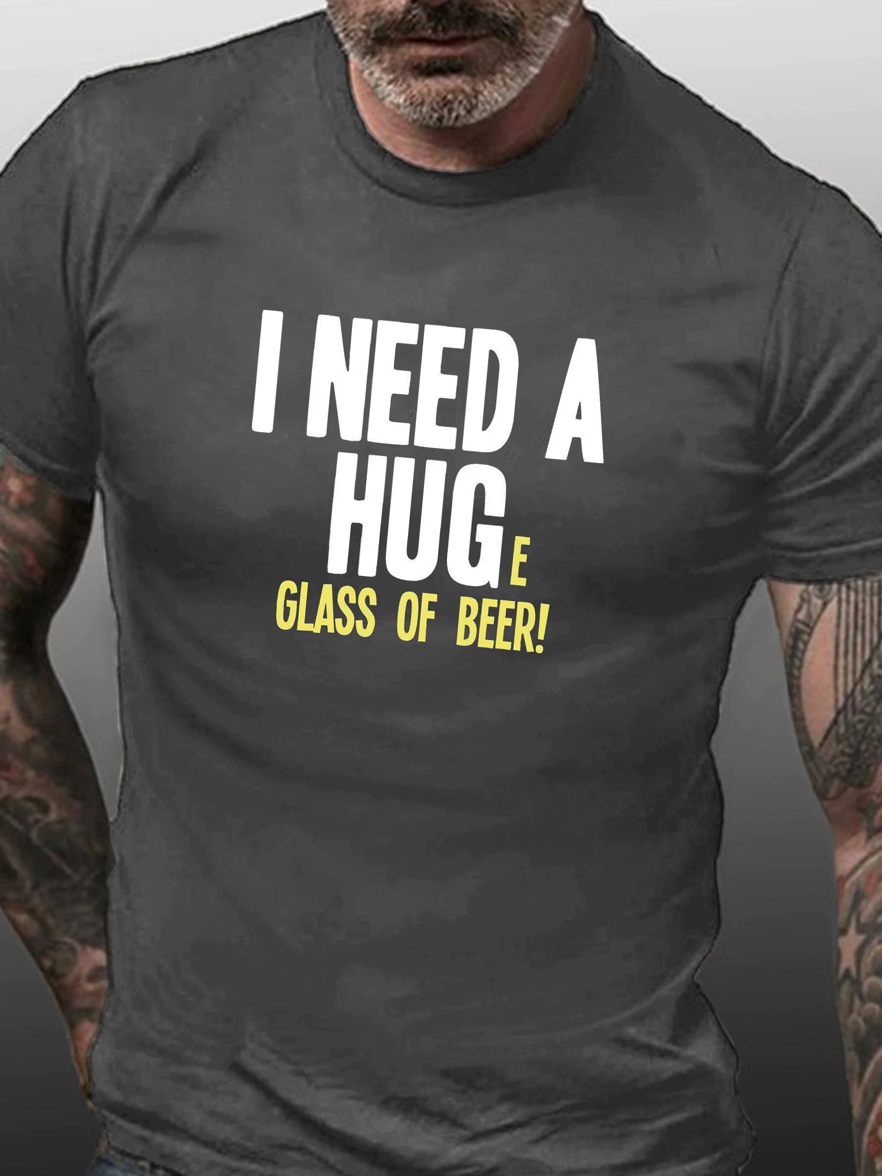 Lettre drôle impression hauts t-shirts chemises j'ai besoin d'un câlin énorme verre de bière hommes T-Shirt
