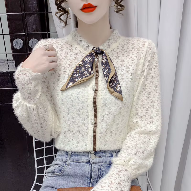 Chemise en velours pour femmes, automne hiver, écharpe à manches longues, collier, chemise en dentelle imprimée, haut à manches bouffantes intérieures en maille à la mode