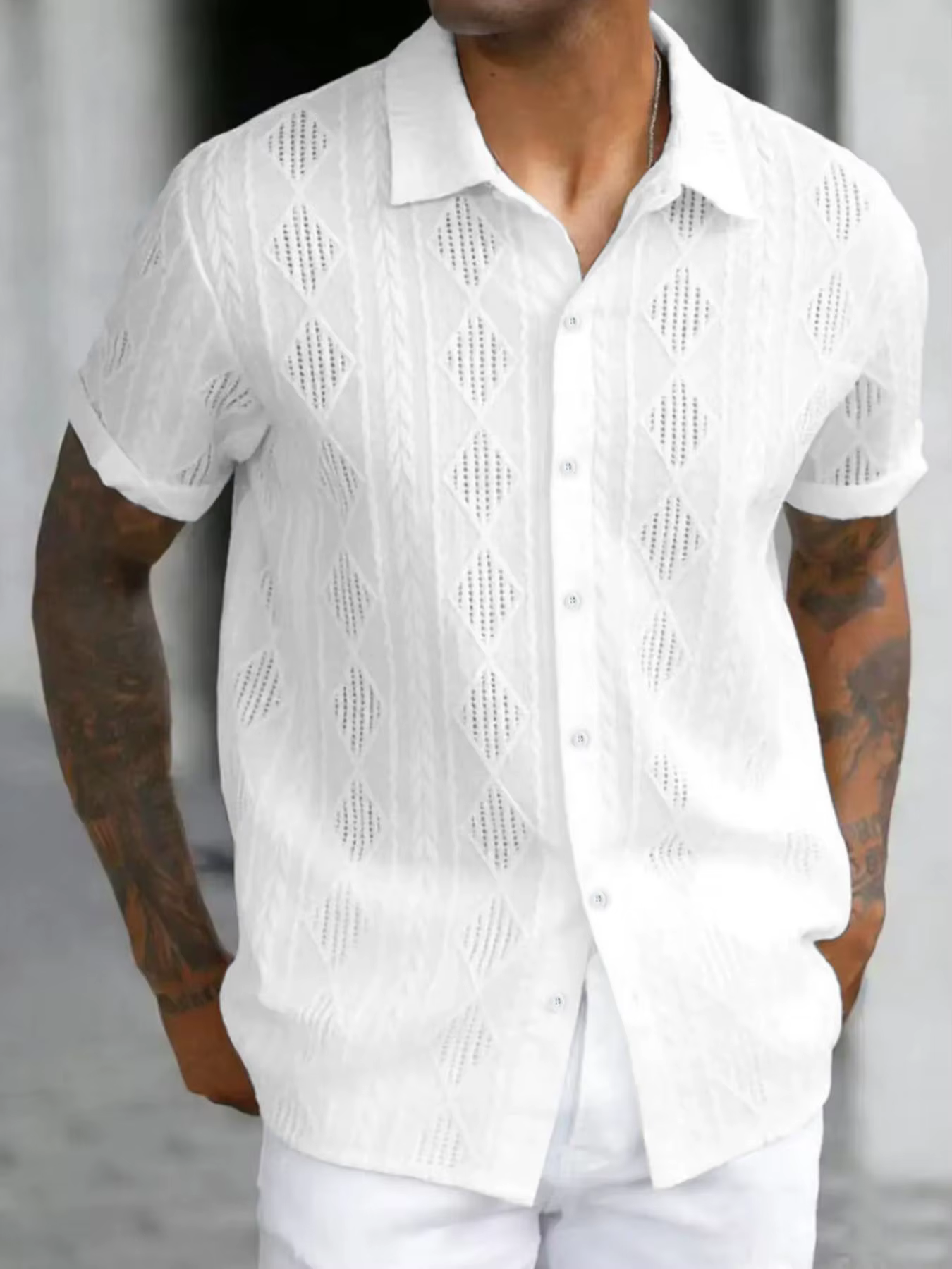 Chemise à manches courtes pour hommes, coupe slim, couleur unie, avec boutons, haut décontracté ajouré, adapté à la mode estivale et au quotidien.