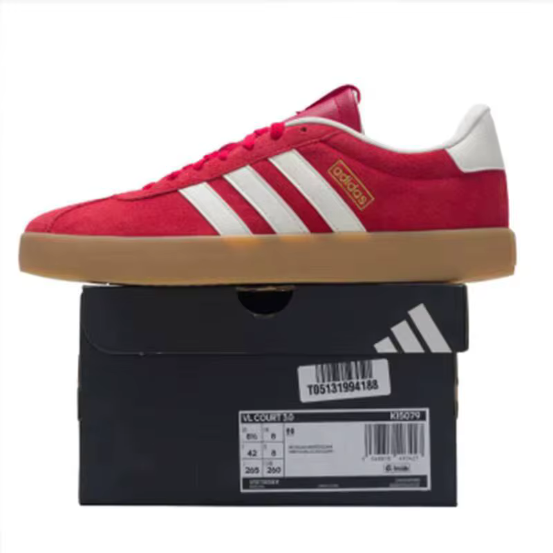 Chaussures de skate Adidas Originals rouges à tige basse, en daim, classiques, 3 bandes, semelle en caoutchouc, baskets décontractées vintage KI5079