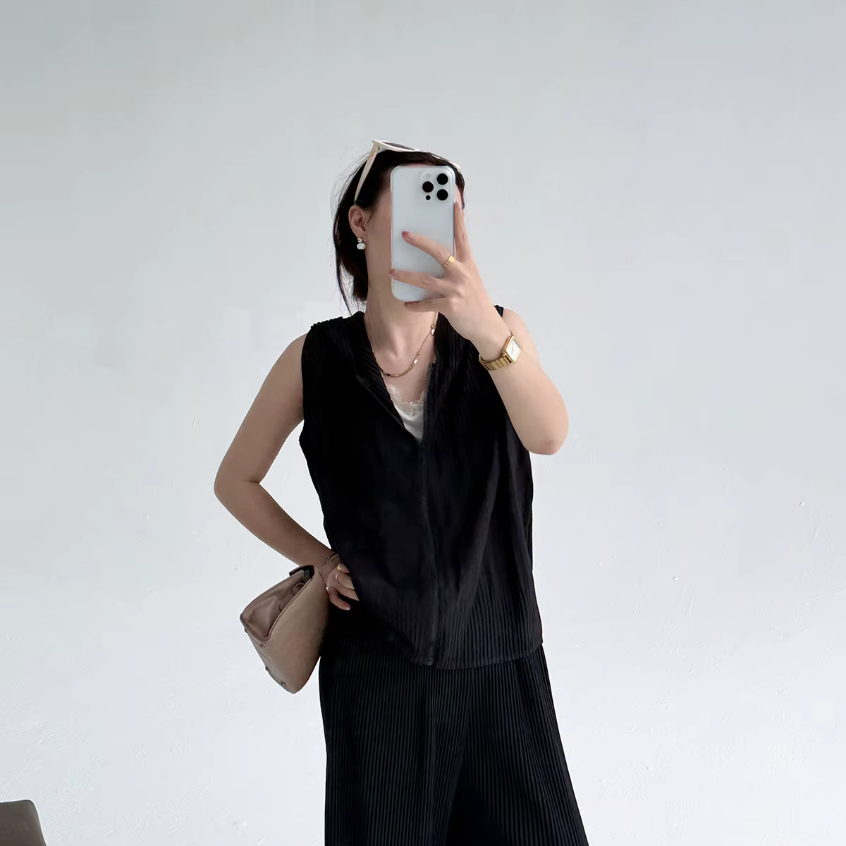 Haut à capuche blanc sans manches, tissu doux, coupe ample, décontracté, usage quotidien, tendance, Chic, élégant, moderne, Ensemble de mode, confort, 2025