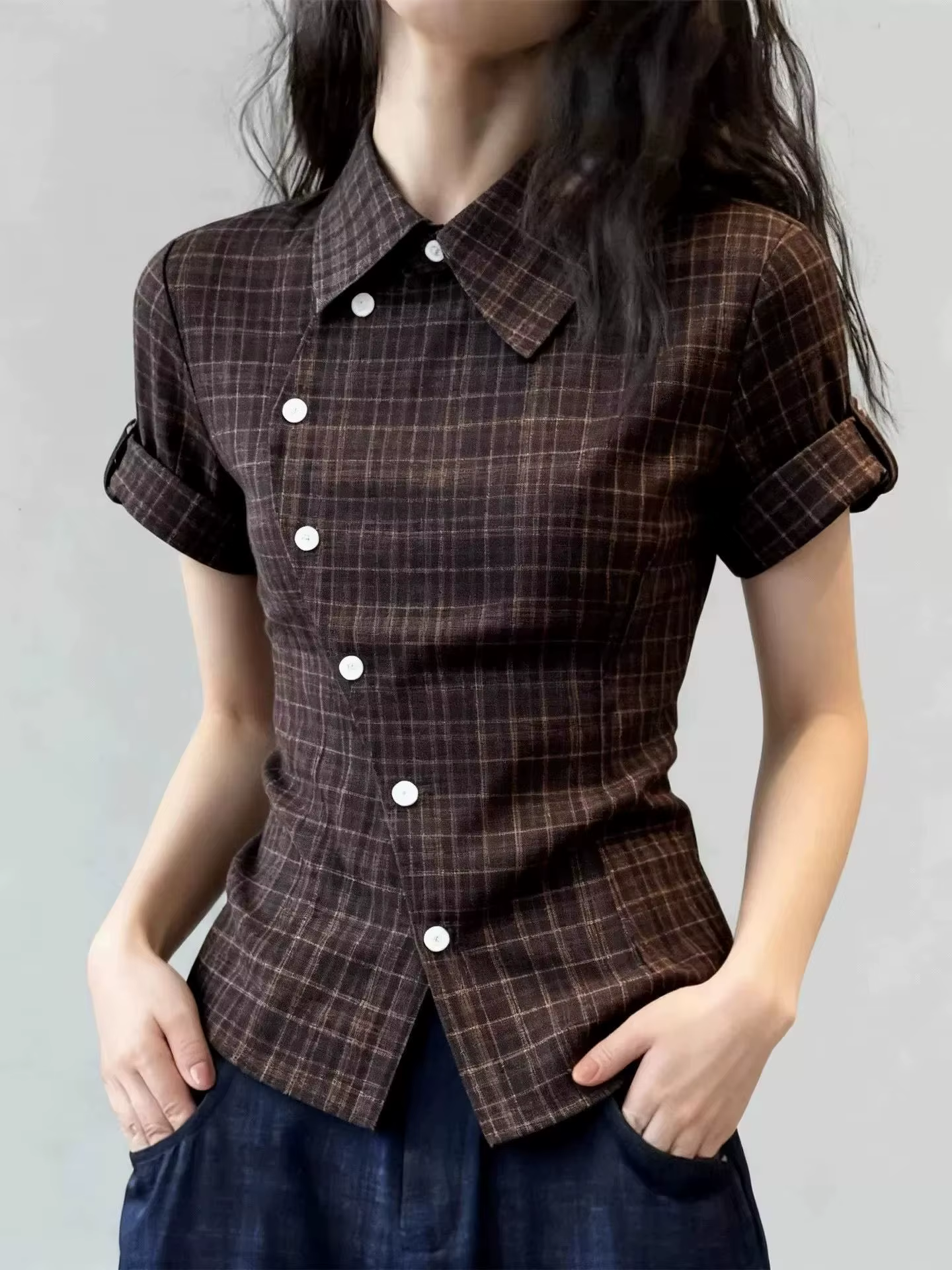 Chemise à manches courtes à carreaux couleur café rétro pour femmes