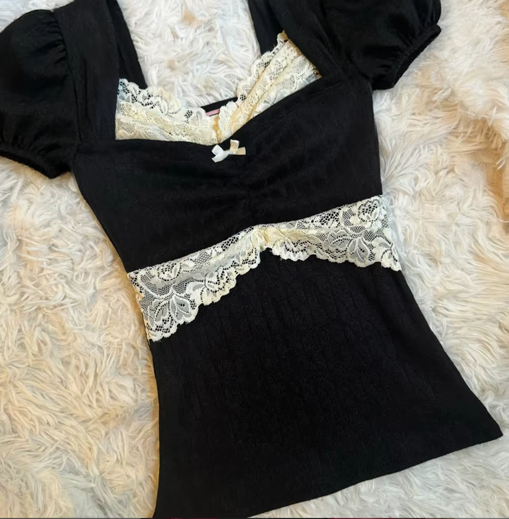 T-shirt Coquette en dentelle patchwork d'été
