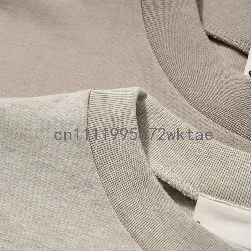 Ensemble de T-shirts Classiques 2SP de Haute Qualité pour Hommes – Design Luxe Texture Métallique Lettres Coton – T-shirt et Short Ample pour Couple