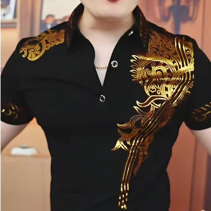 Polo noir pour homme à manches courtes avec broderie cachemire dorée