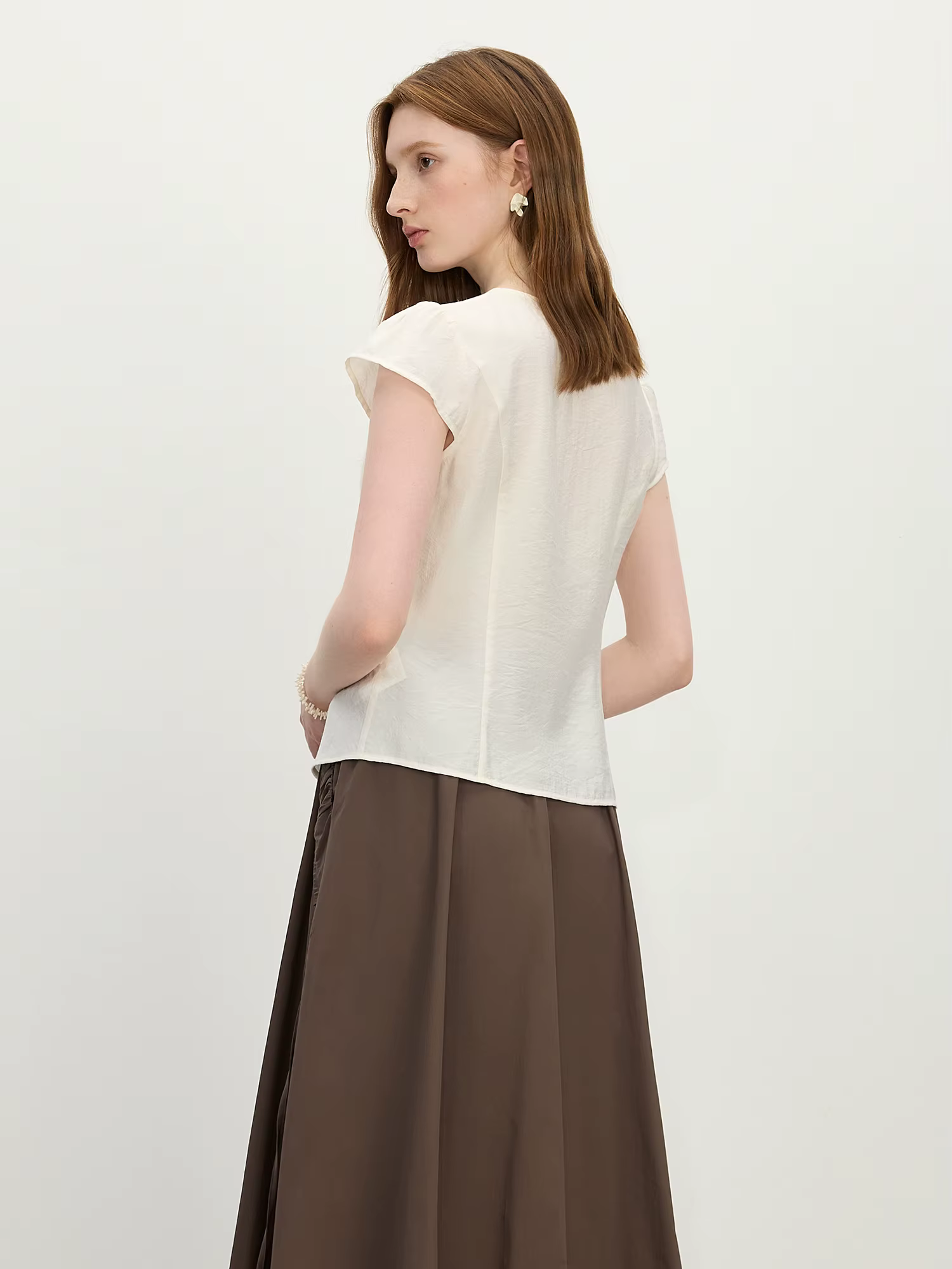 FSLE chemise à volants col en v pour les femmes 2025 été nouveauté tempérament élégant trajet manches volantes mince Chic haut 25FS12683
