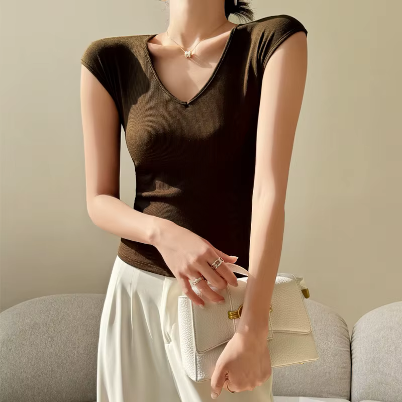T-shirt pour femmes, col en v