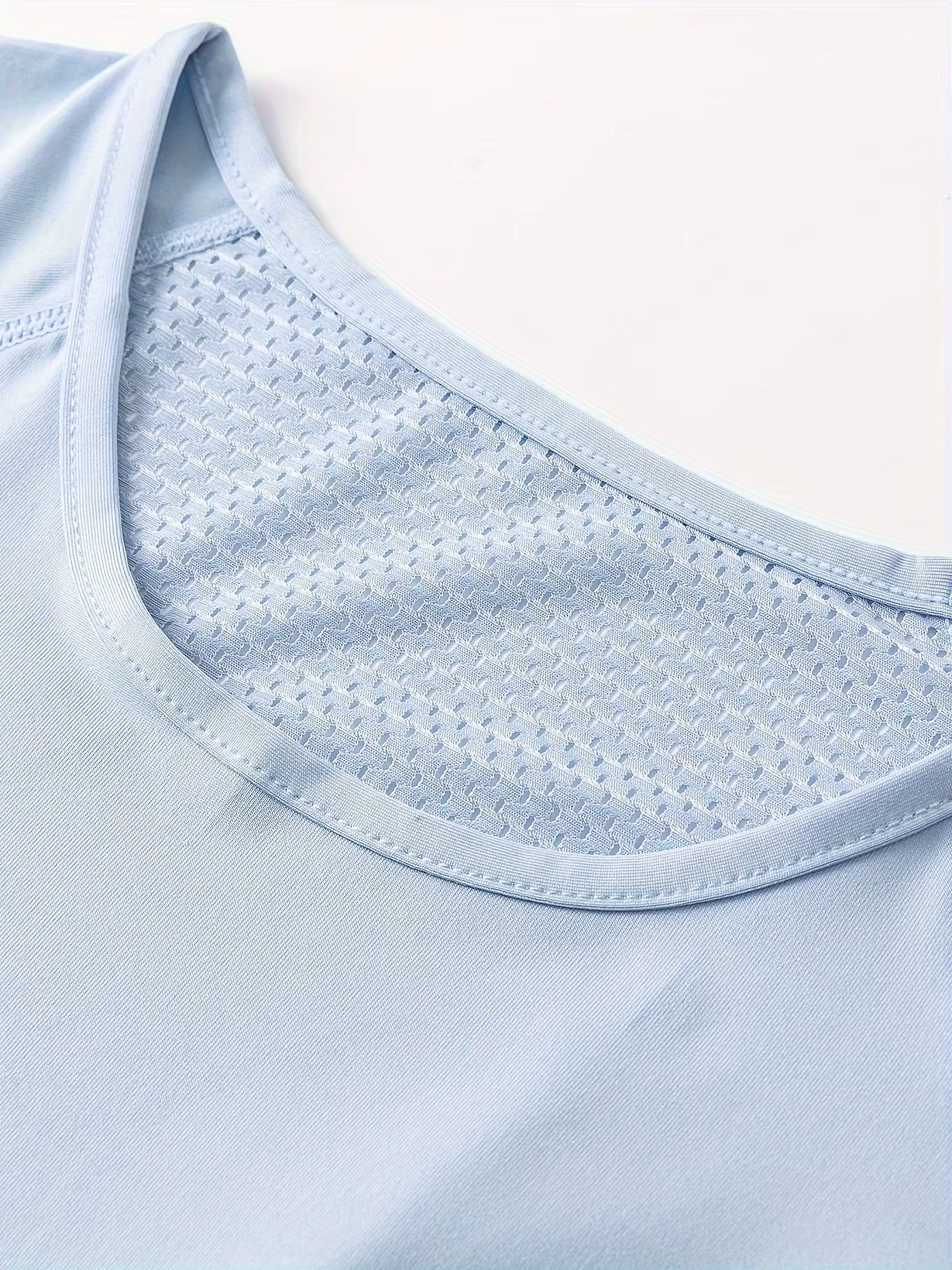 T-shirt de sport pour femmes, respirant, sexy, dos élégant, tissu à séchage rapide, haut de yoga à manches courtes pour l'entraînement à la course