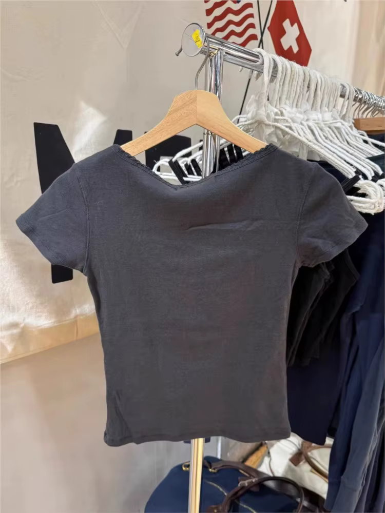 T-shirt noir à dentelle pour femme
