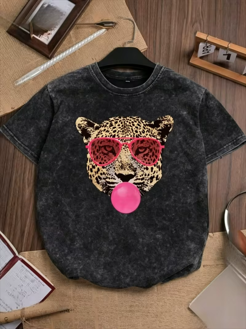 T-shirt cool à tête de léopard avec motif chewing-gum et lunettes roses