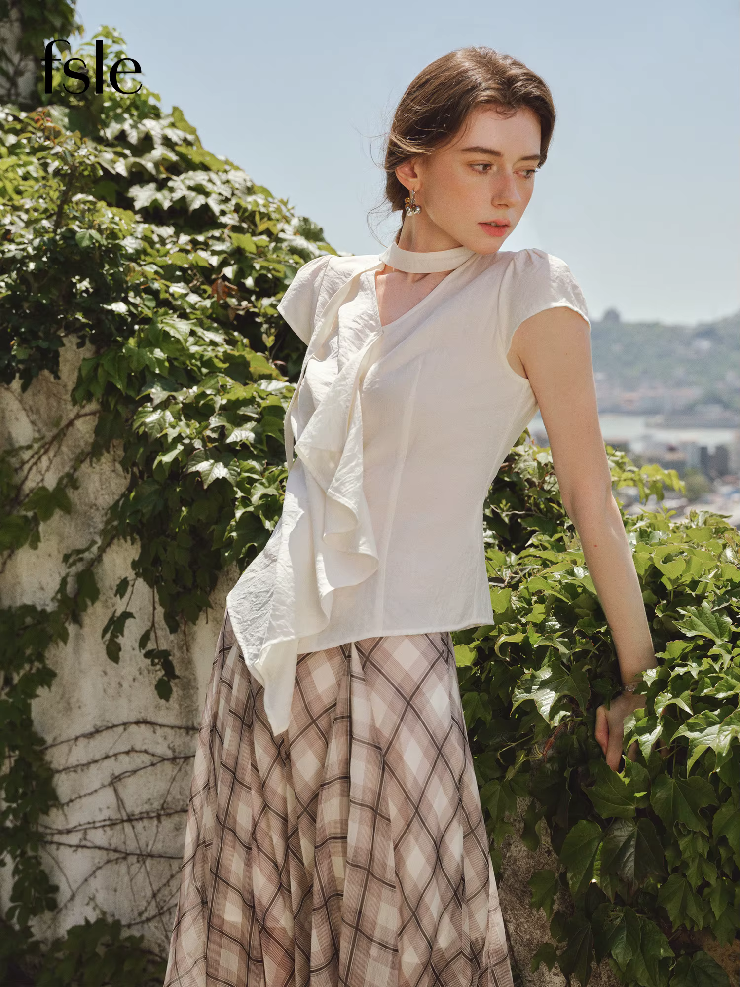 FSLE chemise à volants col en v pour les femmes 2025 été nouveauté tempérament élégant trajet manches volantes mince Chic haut 25FS12683