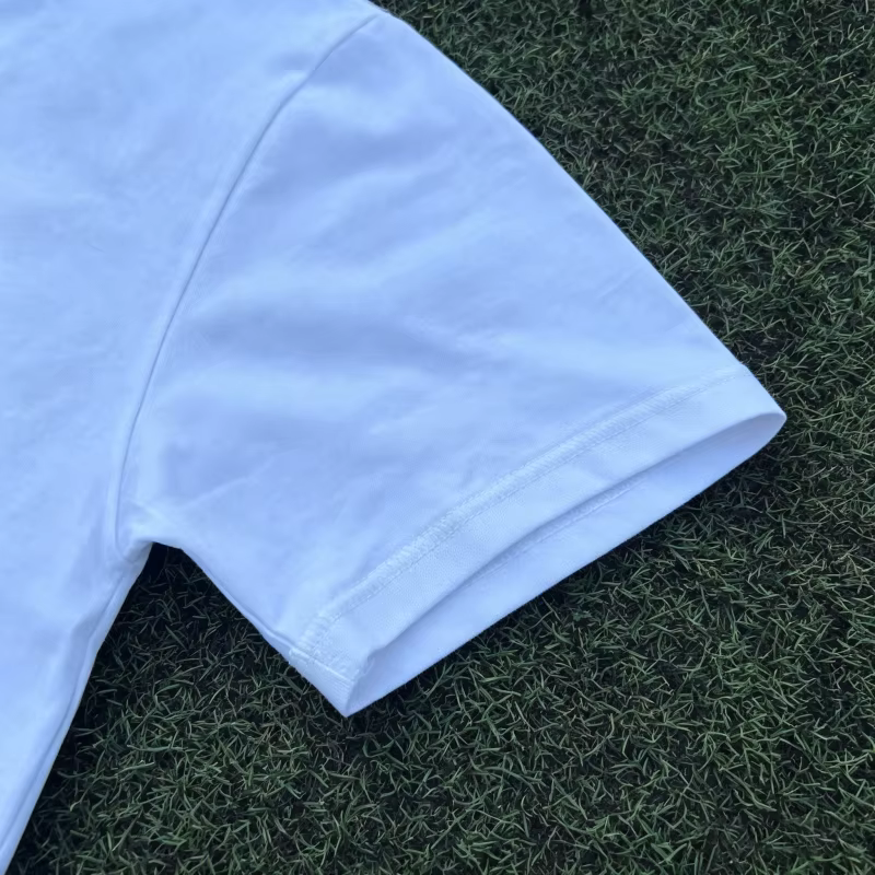T-shirt blanc avec emblème étoile brodé
