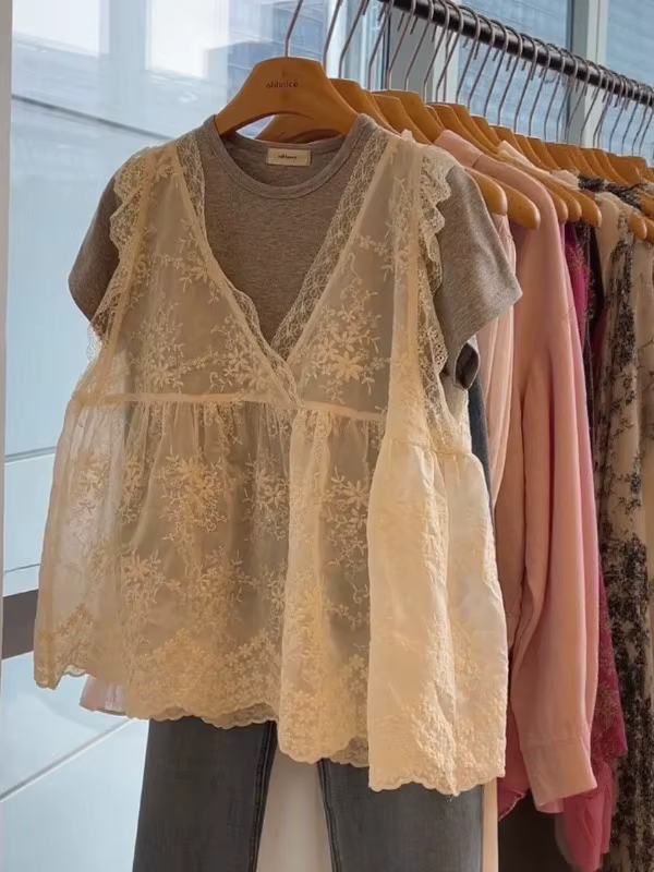Haut cache-cœur en dentelle à col en V pour femme, tricoté ample blanc, style débardeur ajouré sans manches, collection printemps-été