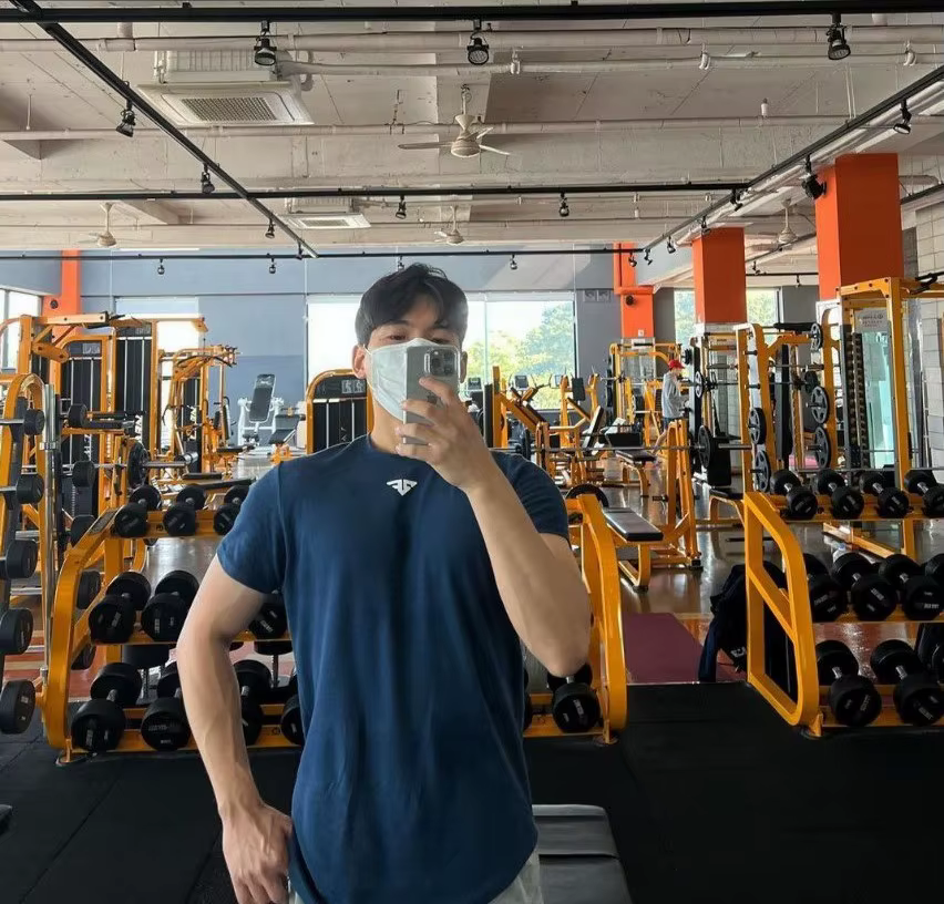 T-shirt de sport pour homme coupe ajustée