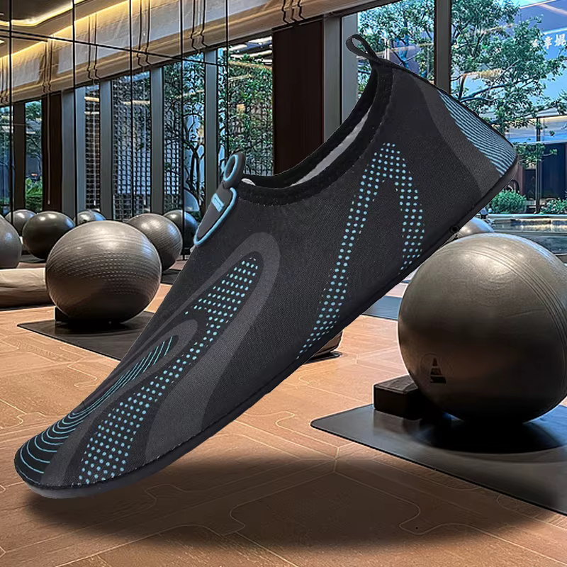 Les chaussures d'entraînement de gymnastique légères avec maille respirante et semelles antidérapantes sont confortables