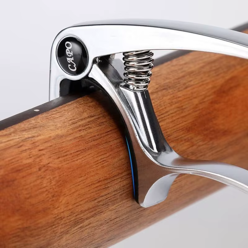 Capodastre de guitare en métal
