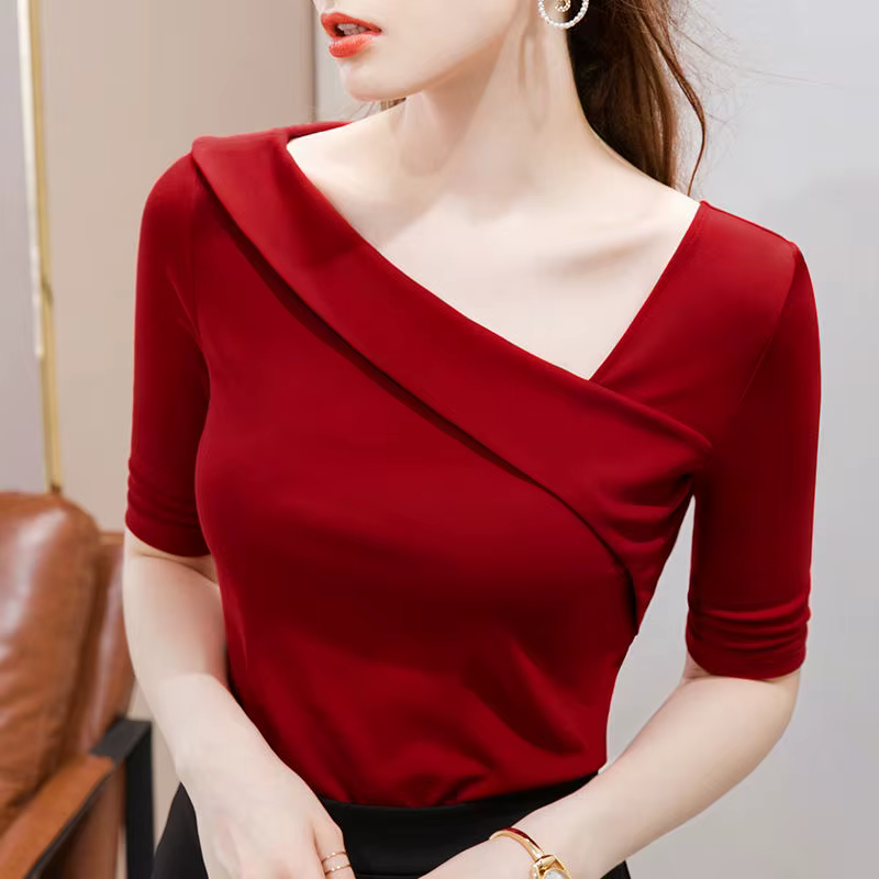 Vêtements pour femmes T-Shirts basiques hauts dame mince à manches courtes col incliné gaine Blouse