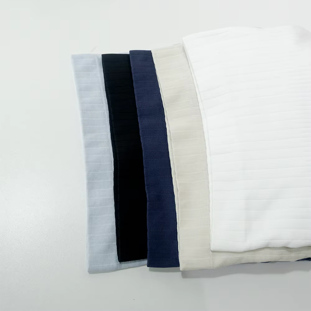 Débardeur court d'été en tricot sans couture avec coussinets de poitrine