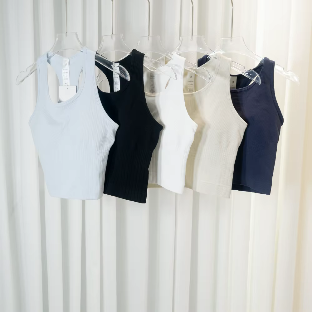 Débardeur court d'été en tricot sans couture avec coussinets de poitrine