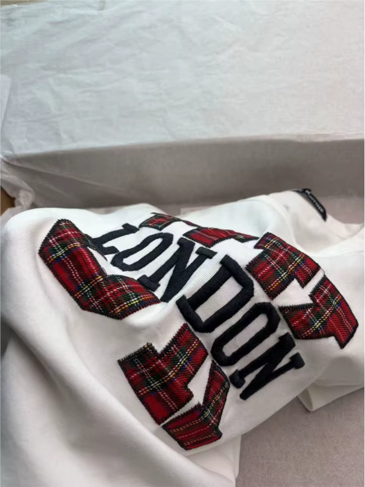 T-shirts brodés pour femmes