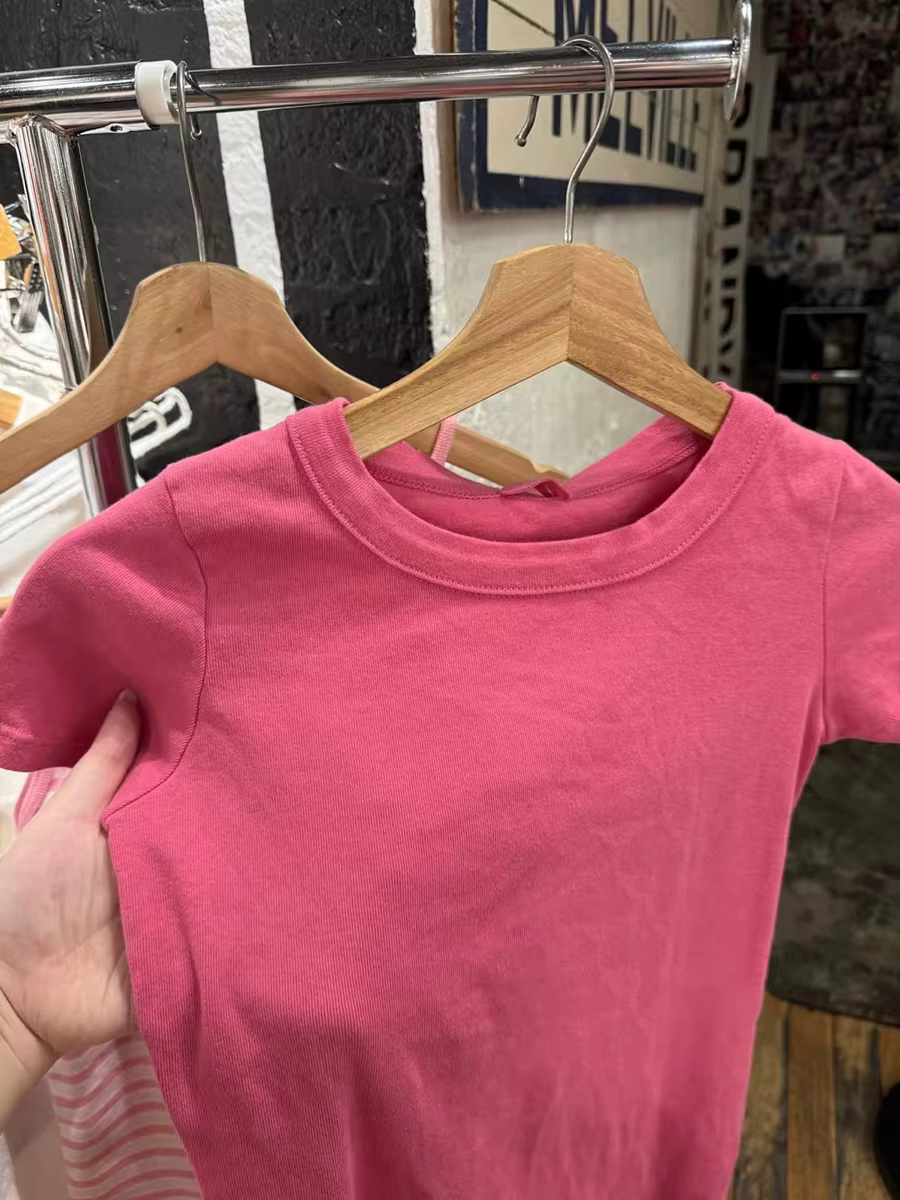 T-shirt col rond rouge rosé pour femme