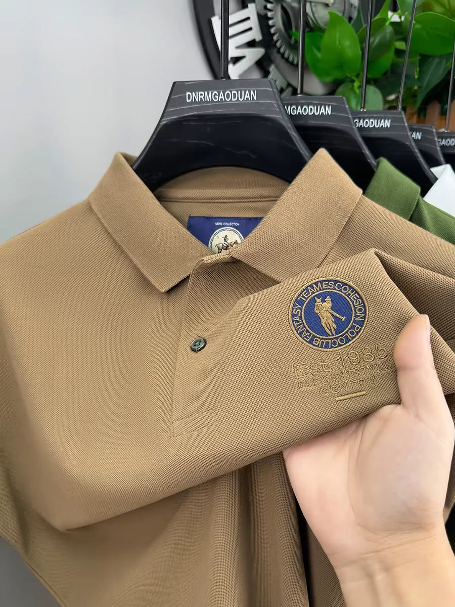 Marque de luxe badge broderie polo à manches courtes hommes haut d'été à la mode respirant léger confort t-shirt style décontracté