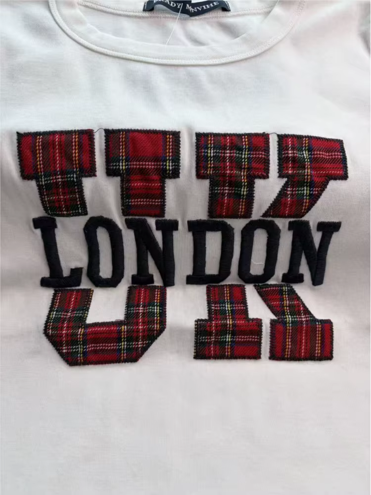 T-shirts brodés pour femmes