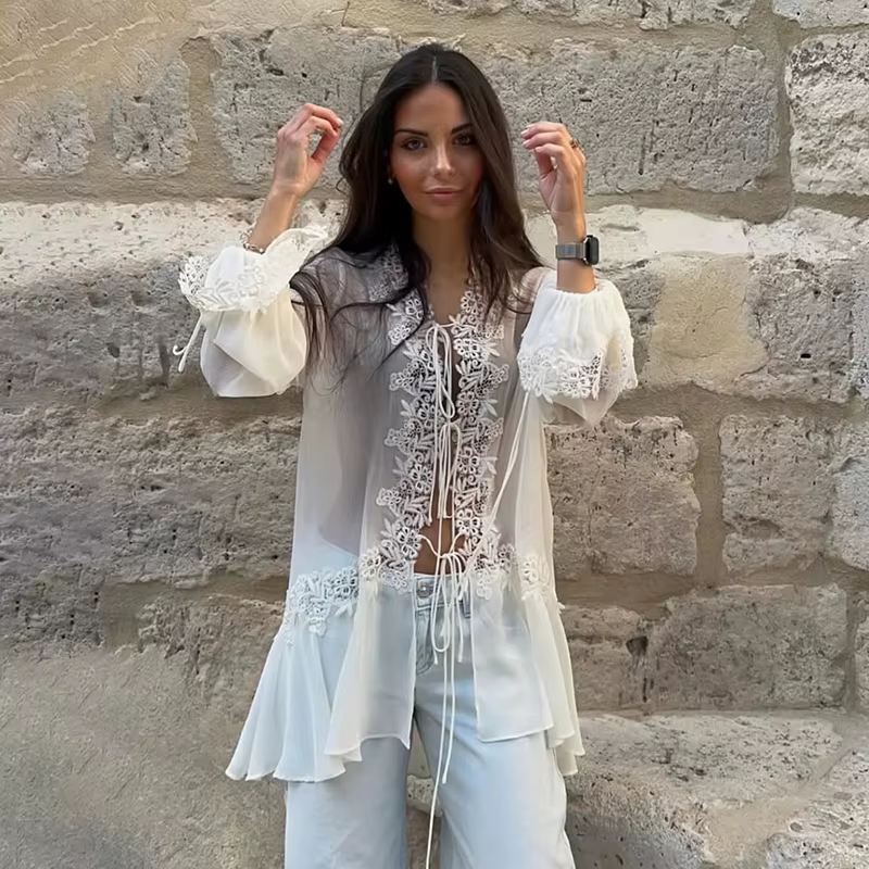 Chemisier en mousseline de soie blanche transparente pour femme, chemisiers en dentelle sexy, chemises à manches longues avec lacets, tenues tendance été 2026