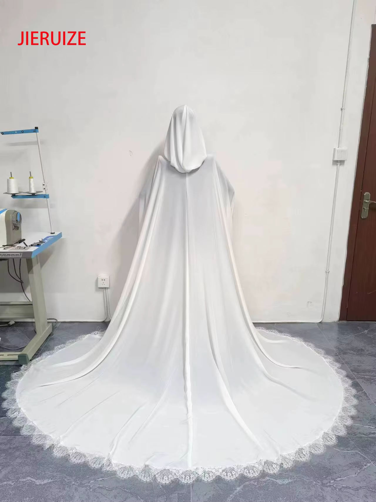 Longue Cape de Mariage en Dentelle Crêpe pour Femme