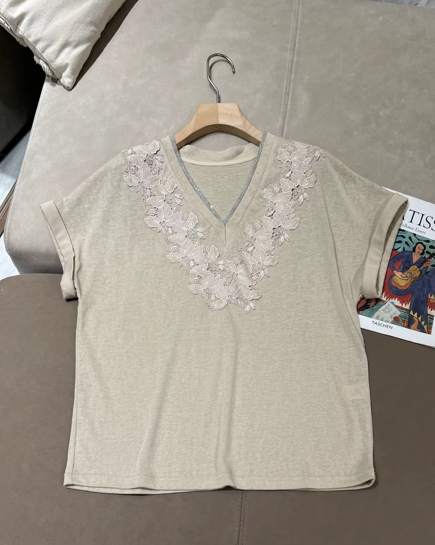 T-shirt en soie et lin à manches courtes brodé avec col perlé