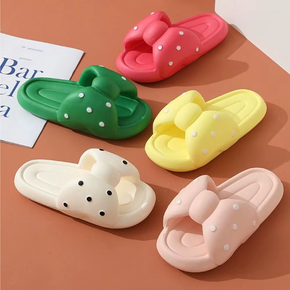 Pantoufles coulissantes confortables à pois pour femmes