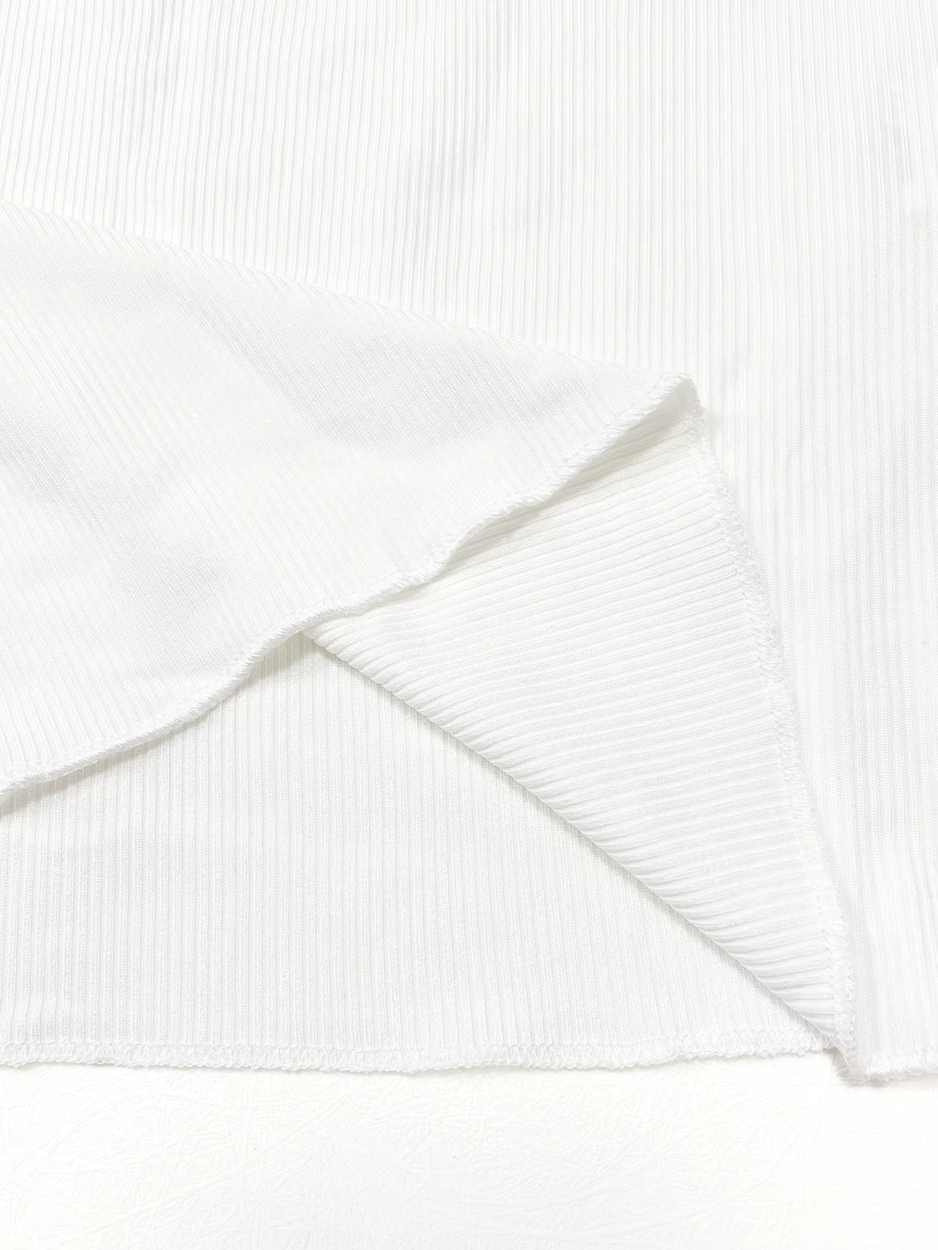 T-shirt côtelé uni à demi-bouton sur le devant pour femmes